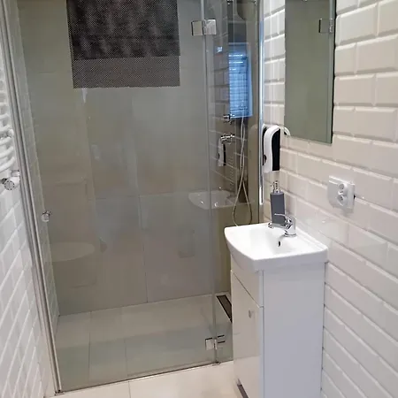 Apartament Z Lozem Malzenskim - Bezplatny Parking *